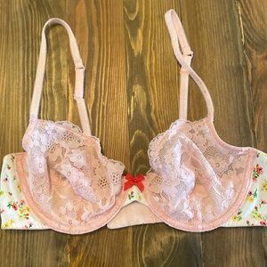 Victorias Secret floral lace underwire bra